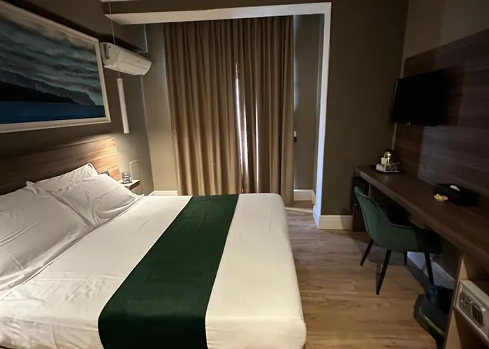 7th Floor Suite