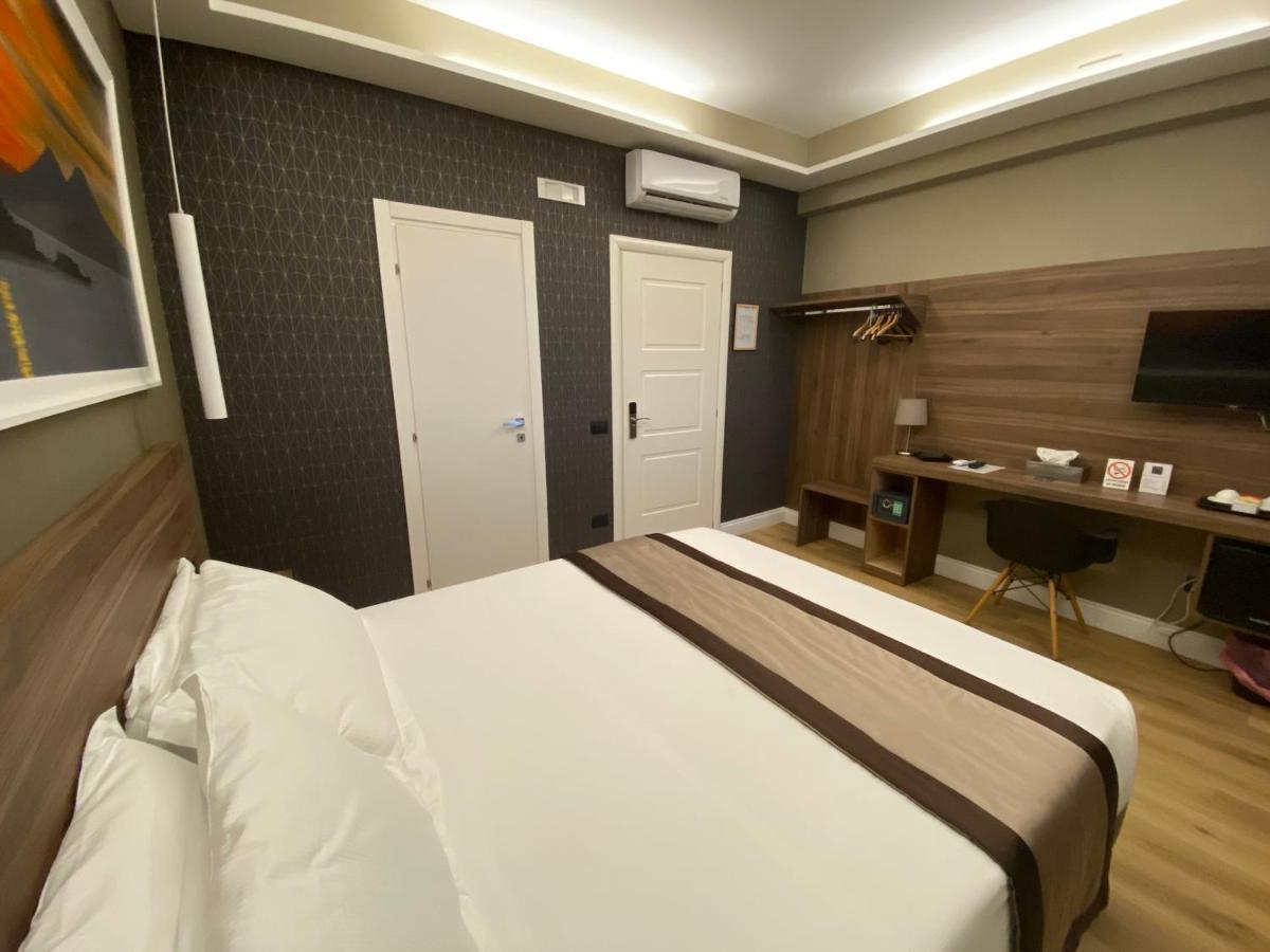 7th Floor 3* Napels